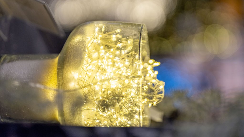 La lumière de Noël brille de mille feux