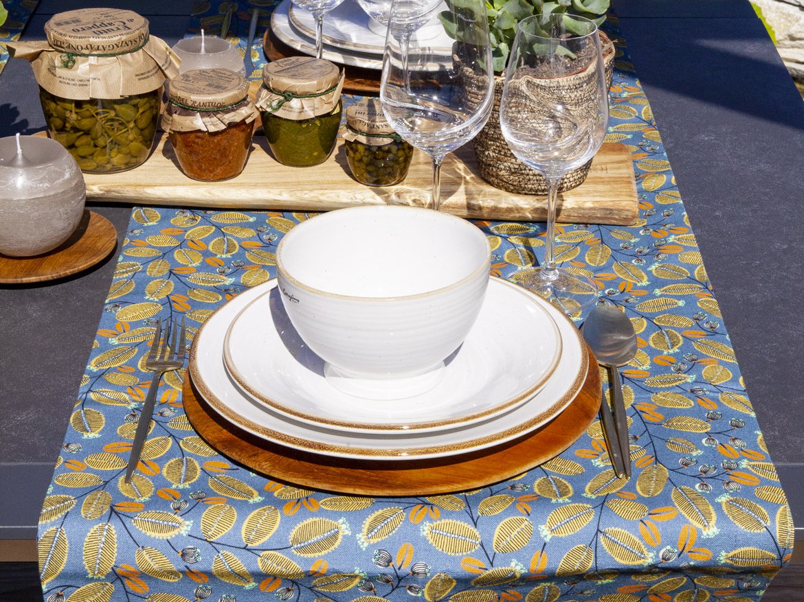 Table festive au jardin - Textile lin ou coloré - Schilliger